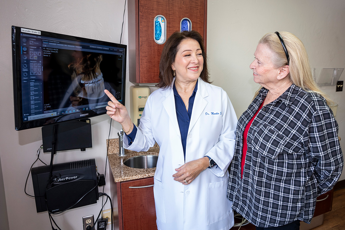 Dr. Sanger shows a patient an X-ray on the computer monitor